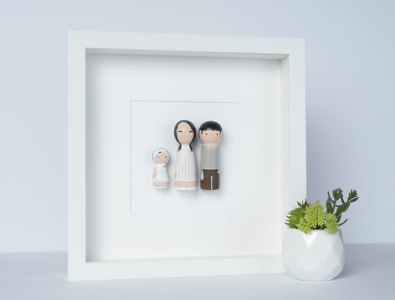 Family Peg Dolls - Family Portrait on Mini wooden dolls