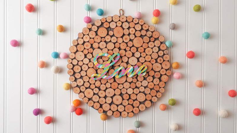 Wooden Wedding guestbook alternative! Have your guests sign a wooden disc and hang this beautiful rustic-styled guestbook as home décor after the wedding to preserve beautiful memories of your special day for many years to come.