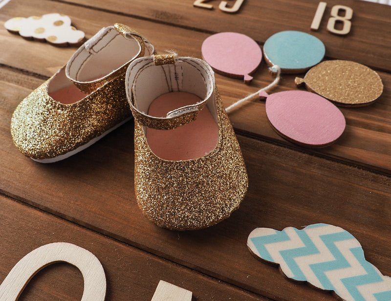 Birth announcement wall art - Golden Glitter shoes